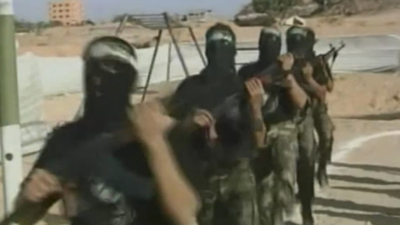 Petrol si taxe. Reteta care a facut din „Statul Islamic” cea mai bogata organizatie terorista din lume Imagine