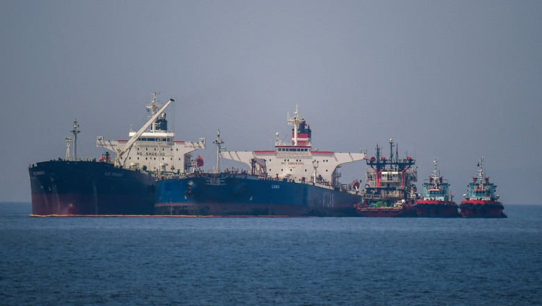 Petrolierele rusesti au gasit un nou loc pe mare unde pot transfera titeiul, ocolind sanctiunile internationale Imagine