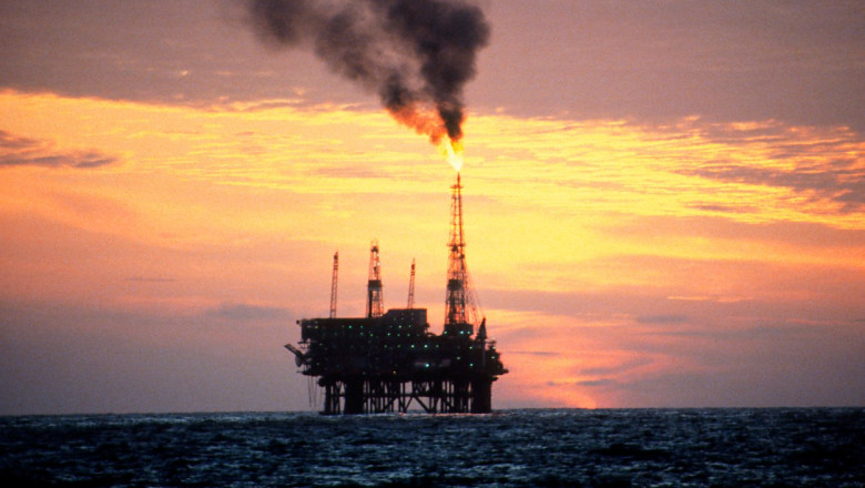 Petrolul a revenit in Europa sub pragul psihologic de 100 de dolari per baril Imagine