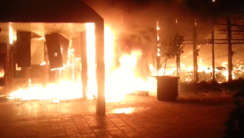 Piata Centrala din Piatra Neamt a ars in totalitate Imagine