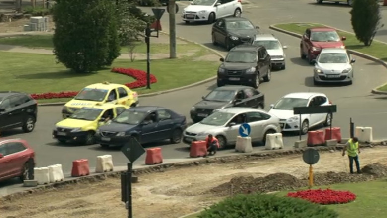 Piata Charles de Gaulle, din nou in constructie, dupa patru ani. Lucrarile vor fi refacute de aceeasi firma Imagine