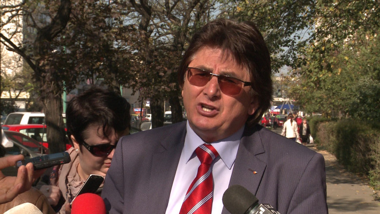 Piata de vechituri in fiecare cartier din Timisoara. Acum sunt intelegator cu vanzatorii ambulanti, spune Robu, dar apoi... Imagine