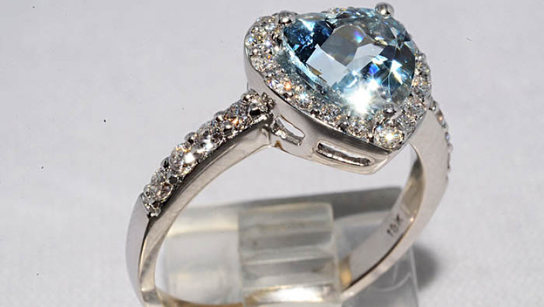 Piata neagra reprezinta 80% din comertul cu bijuterii. Evaziunea fiscala este de 300 de milioane de euro  Imagine