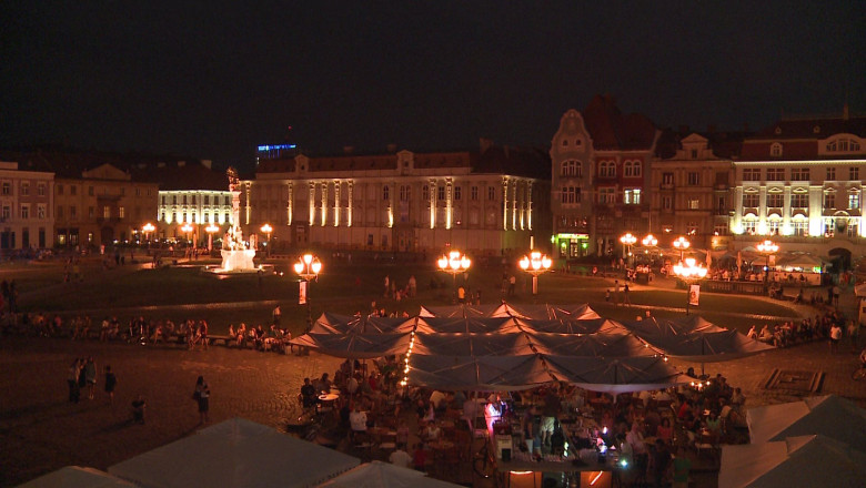 Piata Unirii din Timisoara, promovata cu trompeta de la balcon Imagine