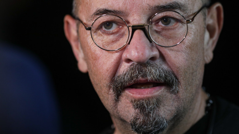 Piedone, criticat pentru ca i-a spus unei mame minore: „Ce faci, papusa?” si i-a publicat imaginea pe Facebook. Reactia primarului Imagine