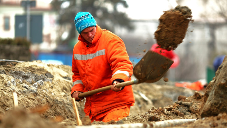 Pierderi la buget. Peste 1,4 milioane de romani muncesc la negru Imagine