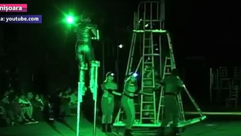 Piesa science - fiction, in Piata Victoriei din Timisoara Imagine