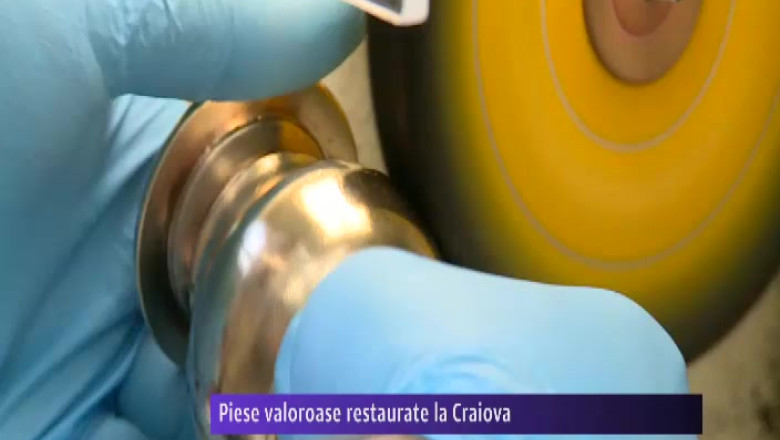 Piese valoroase sunt restaurate la Craiova Imagine