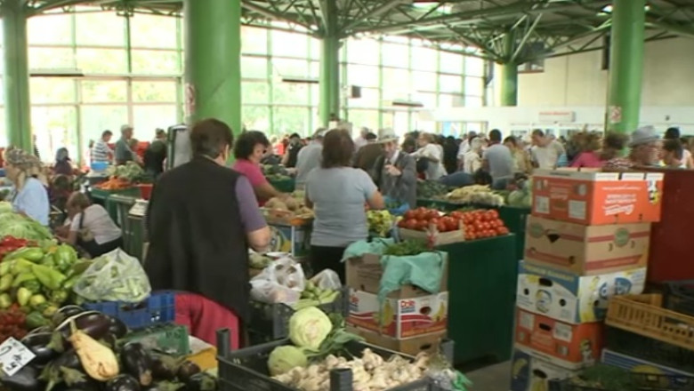 Pietele pierd teren in fata marilor magazine. Supermarketurile incaseaza 40% din bugetul pentru alimente Imagine