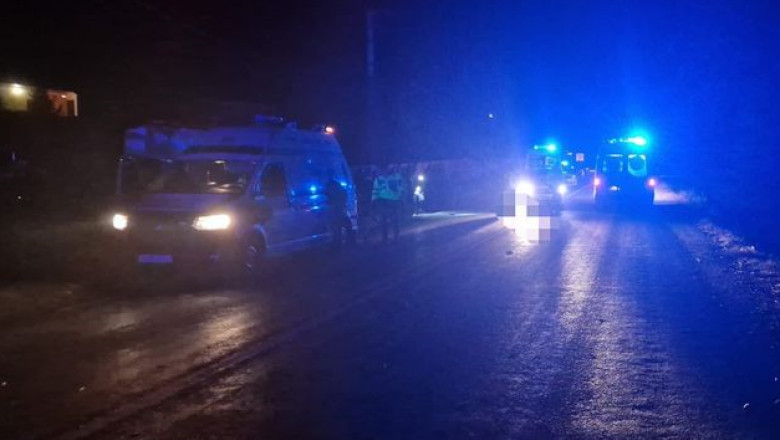 Pieton accidentat mortal de o ambulanta care se indrepta spre spital cu un pacient, in Vrancea Imagine