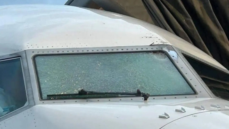 Pilot al United Airlines, ranit dupa ce avionul s-a ciocnit in aer cu un obiect care i-a fisurat parbrizul. Ipotezele anchetatorilor Imagine