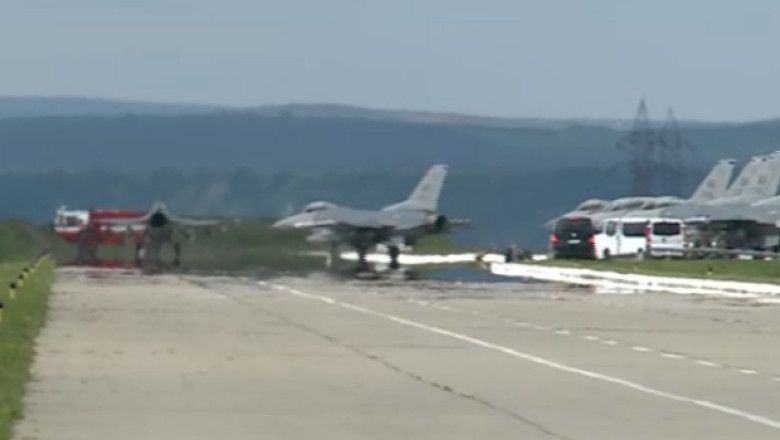 Pilotii romani s-au antrenat pe avioane F-16 Imagine