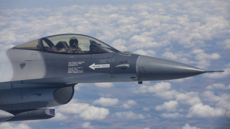 Pilotii romani vor face politie aeriana cu F-16 in tarile baltice Imagine