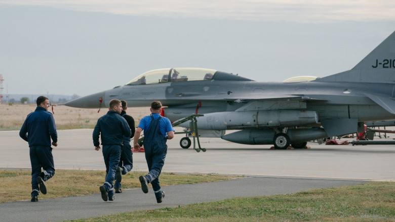 Pilotii ucraineni se antreneaza in Romania pe 14 avioane F-16. De ce tara noastra poate fi „un model” pentru astfel de antrenamente Imagine