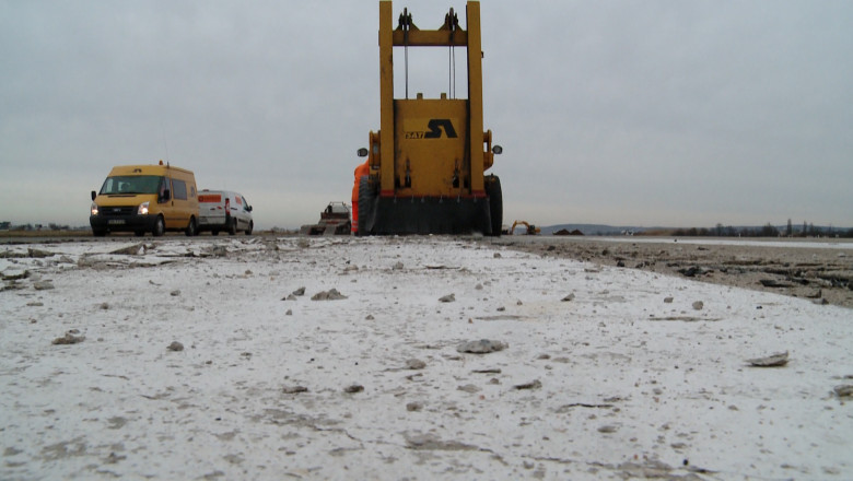 Pista Aeroportului Oradea a intrat in reparatii Imagine