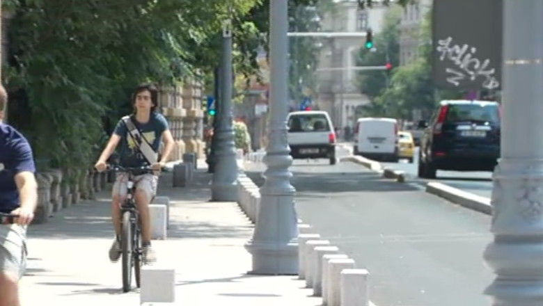 Pistele de biciclete de pe Calea Victoriei, locuri de parcare pentru bucuresteni Imagine