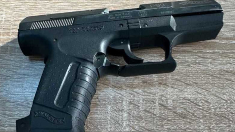 Pistol letal si zeci de cartuse, furate dintr-o locuinta din judetul Ilfov. Politia il cauta pe autorul furtului si anunta filtre Imagine