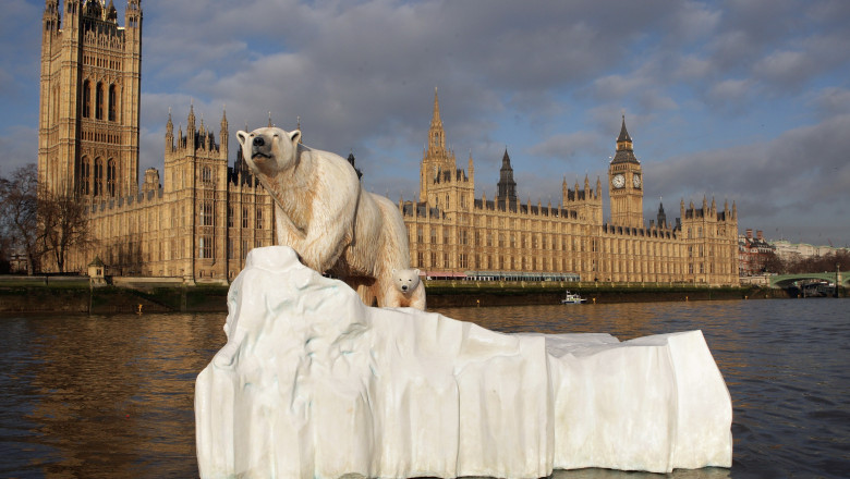 Planeta se infierbanta mai repede decat pot oamenii calcula. Apocalipsa de caldura a scapat de sub control Imagine