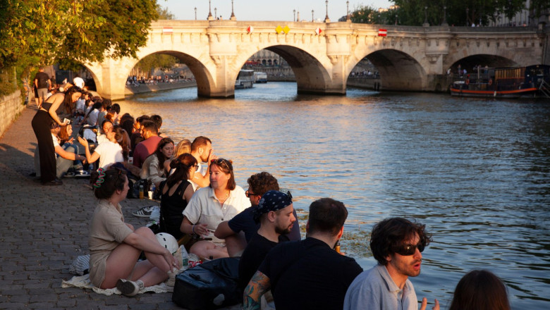 Planul Parisului pentru a face fata caldurii extreme: Scoli si locuinte, adaptate pentru temperaturi de 50 de grade Celsius Imagine