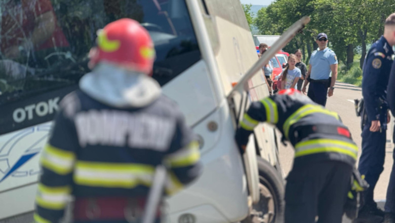 Planul Rosu de Interventie a fost activat in Botosani, dupa ce un autocar s-a rasturnat pe DN 29 Imagine