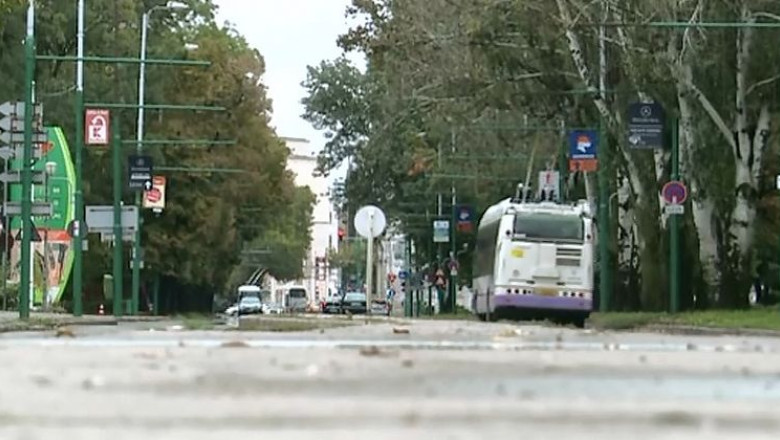 Planuri pe sine. Cu tramvaiul pe bulevardul Republicii din Timisoara Imagine