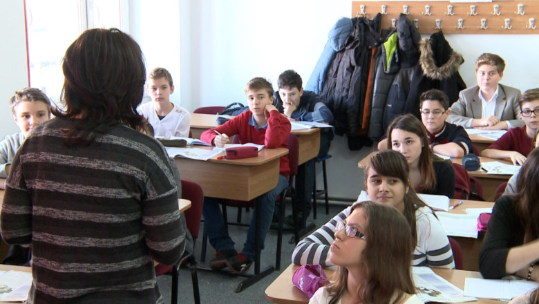 Platiti discriminatoriu pentru aceeasi munca. Profesorii cer sa fie remunerati si pentru participarea la simulari Imagine