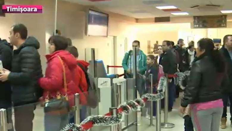 Plecare cu peripetii pentru mii de romani care lucreaza in strainatate. Zborurile - decalate, la vama s-au format cozi Imagine