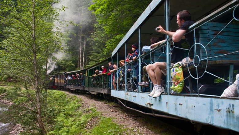 Plimbare cu mocanita in Apuseni. O calatorie dureaza trei ore si costa 25 de lei Imagine