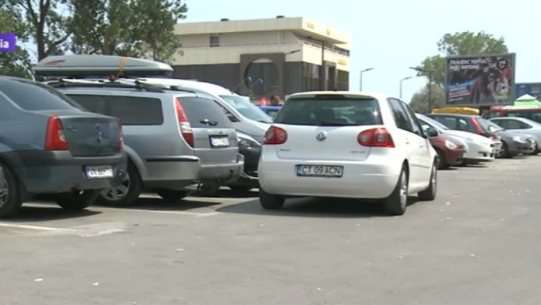 Plin pana la refuz. Locurile de cazare si parcarile, marile probleme ale turistilor de pe litoral Imagine