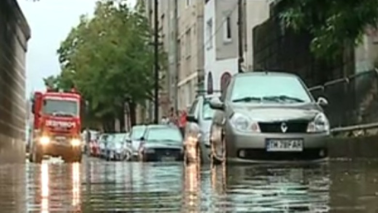 Ploaia a provocat haos la Timisoara. Opera si Prefectura au fost inundate Imagine