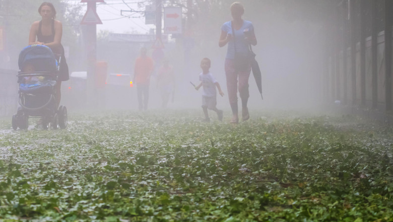 Ploi torentiale, grindina si vijelii pana vineri dimineata Imagine