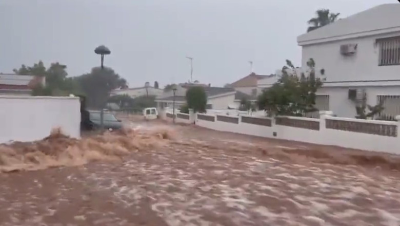 Ploi torentiale in Spania. In Madrid a fost emisa alerta rosie maxima, oamenii sunt sfatuiti sa nu iasa din case Imagine