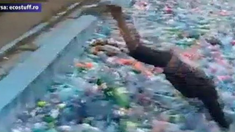 Plonjon in PET-urile adunate pentru cel mai mare pod din recipiente de plastic din lume Imagine