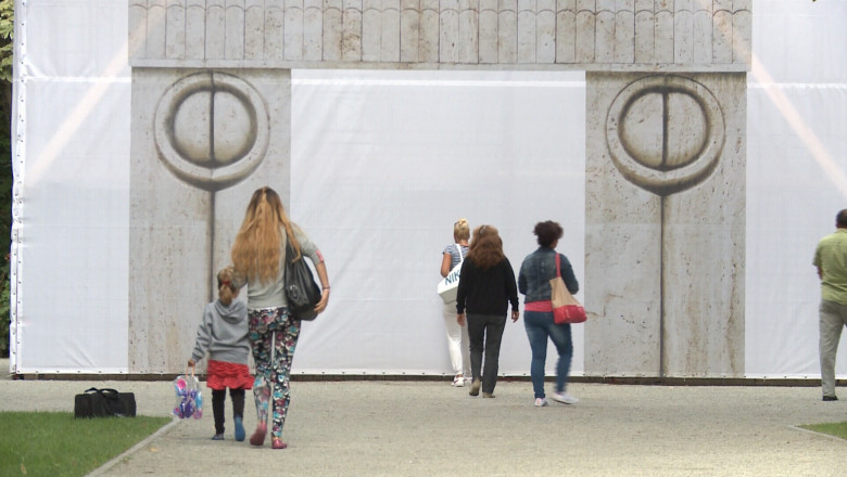 „Poarta Sarutului” va fi restaurata. Institutul National al Patrimoniu a alocat bani pentru lucrarile la opera lui Brancusi din Tg. Jiu Imagine