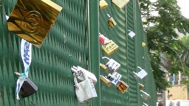 Podul Lacatelor din Alger, fost spatiu preferat de sinucigasi, se transforma intr-un simbol al pacii si tolerantei religioase Imagine