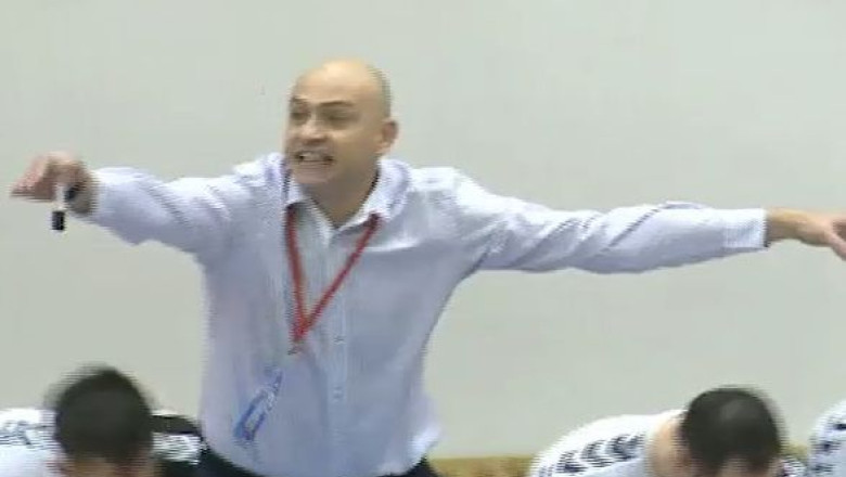 Poli a ramas fara antrenor principal. Clubul s-a despartit de Constantin Stefan Imagine