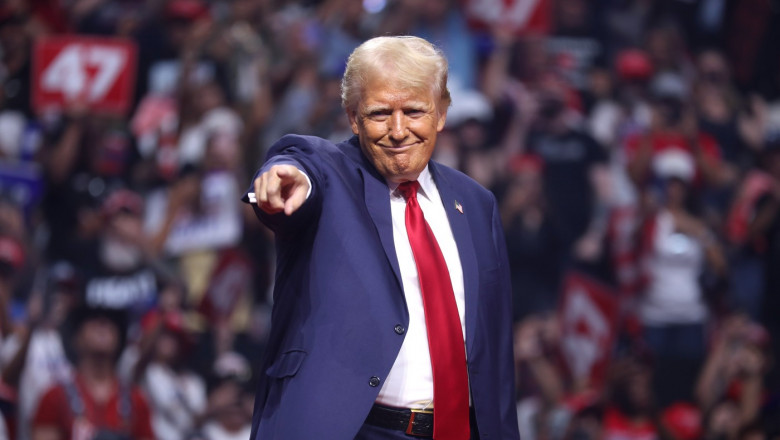 Politia a arestat un barbat care l-a amenintat cu moartea pe Donald Trump. El era urmarit pentru mai multe capete de acuzare Imagine