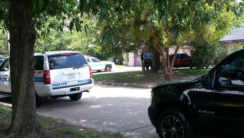 Politia americana a descoperit opt persoane sechestrate intr-o casa din Houston Imagine