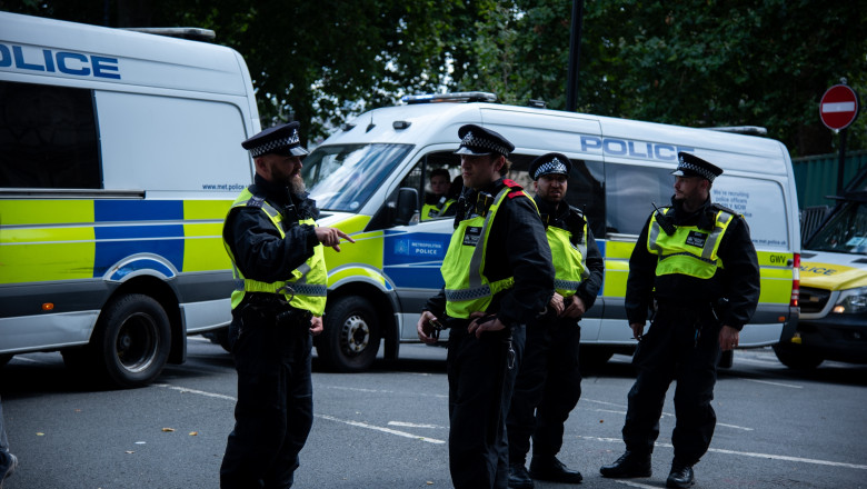 Politia britanica anunta ca a arestat opt barbati suspecti de terorism, dintre care sapte sunt iranieni Imagine