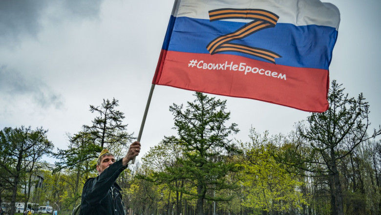 Politia din Cipru a arestat o ucraineanca ce a amenintat cu cutitul un grup de 20 de rusi care afisau simbolul "Z" Imagine