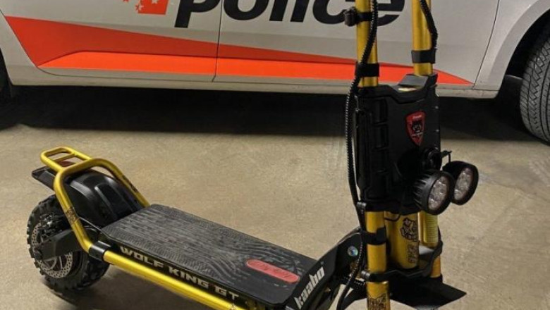 Politia din Elvetia i-a confiscat unui tanar o trotineta electrica ce poate atinge 120 km/h. Motivul pentru care fusese oprit, de fapt Imagine