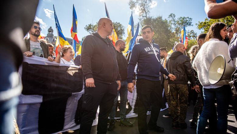 Politia explica cresterea partidului AUR prin “inundarea spatiului informational romanesc cu dezinformari si teorii ale conspiratiei” Imagine