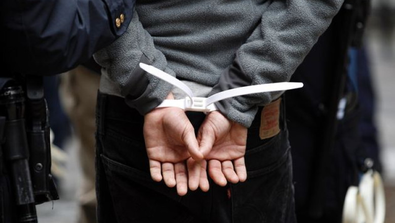 Politia franceza a destructurat o retea de hoti albanezi si romani, acuzata de comiterea a 130 de furturi Imagine