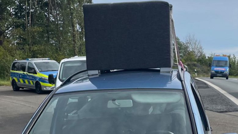 Politia germana a oprit o masina pe care se afla o canapea si a gasit la volan un roman drogat Imagine