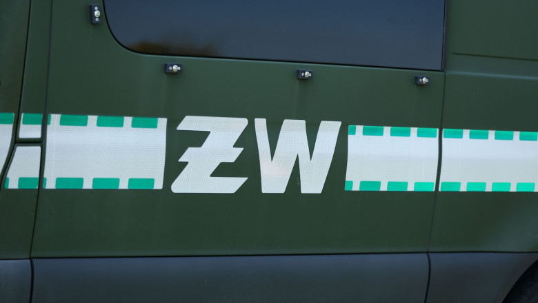 Politia militara poloneza investigheaza informatia ca sute de documente militare clasificate au fost gasite la o groapa de gunoi Imagine