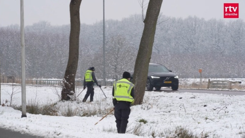 Politia olandeza cauta cu detectoare de metale obiecte care ar putea avea legatura cu furtul pieselor de tezaur romanesti Imagine