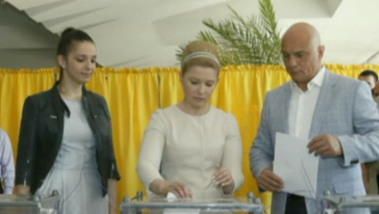 Politicienii importanti din Ucraina au votat cu speranta unui drum european Imagine