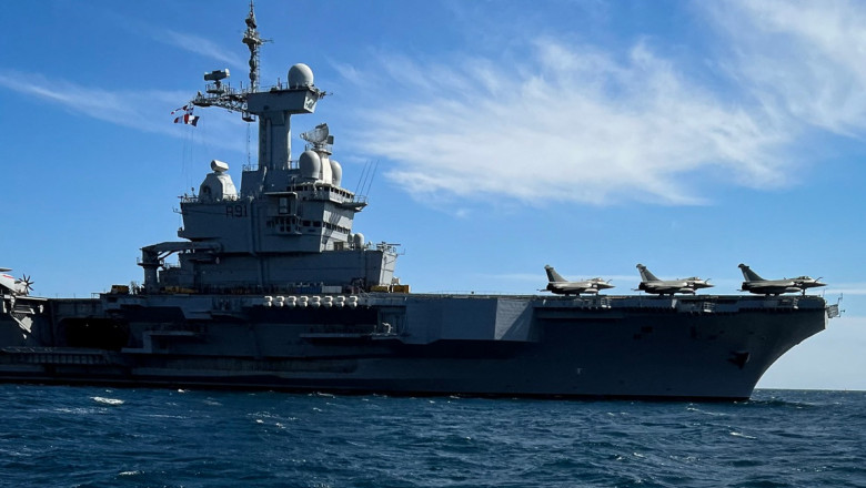 POLITICO: Portavionul „Charles de Gaulle”, pumnul blindat al marinei franceze, folosit ca mesaj pentru aliatii NATO si Putin Imagine