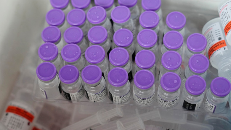 Politico: Romania si alte 9 tari UE cer Comisiei Europene sa schimbe contractele pentru vaccinuri Covid pentru ca au prea multe doze Imagine