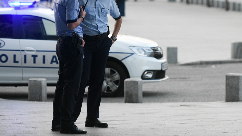 Politist din Bistrita, impuscat din greseala de un coleg in timpul patrularii. Victima a fost transportata de urgenta la spital Imagine